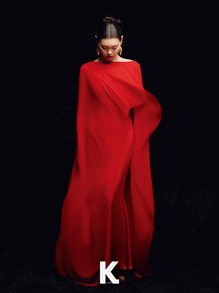 Photography Studio - แฟชั่นใหม่ปี 2026 ชุดถ่ายภาพพอร์ตเทรตสไตล์เรโทรสุดหรูสีแดง ชุดการแสดงบนเวทีสไตล์ชาติพันธุ์สำหรับผู้หญิง